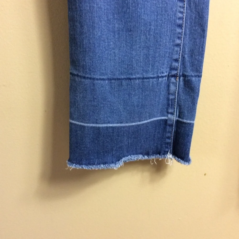 Old Navy boot cut frayed bottom jeans. Stretch cotton size 16 Distressed